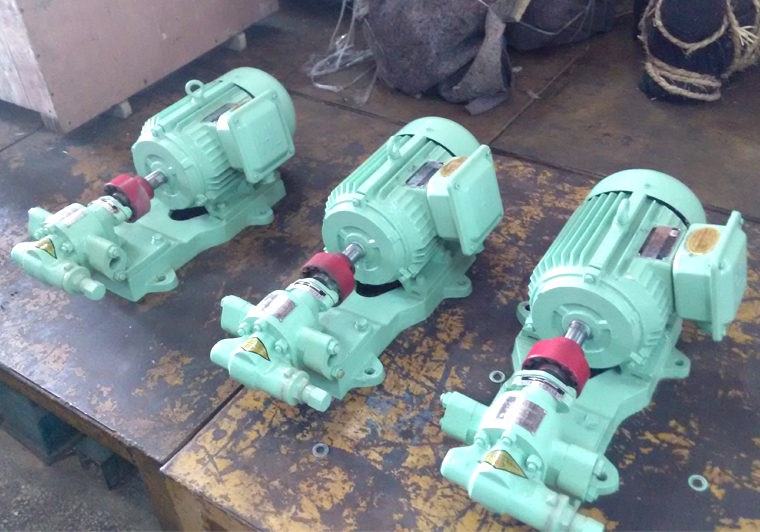 泊頭遠(yuǎn)東KCB-83.3高溫齒輪泵成功輸送潤(rùn)滑油裝桶